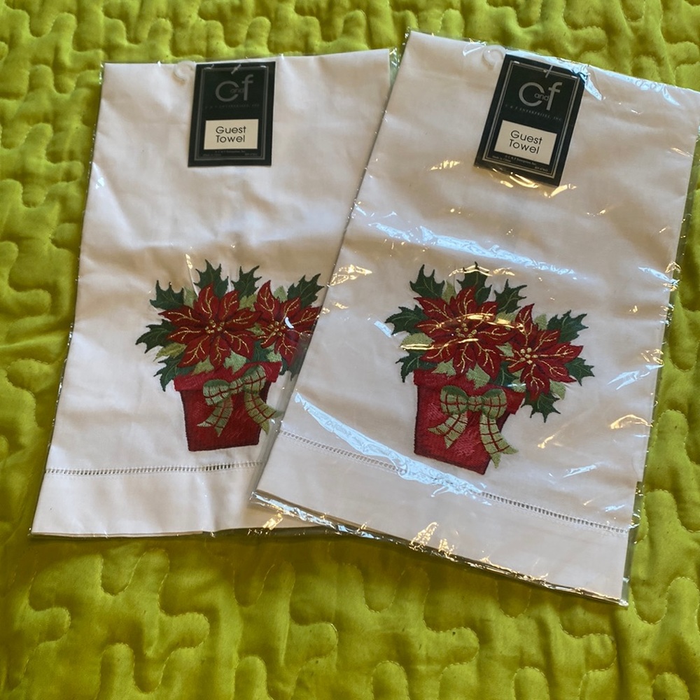 NWT C and f Poinsettia Plant Guest Towels
